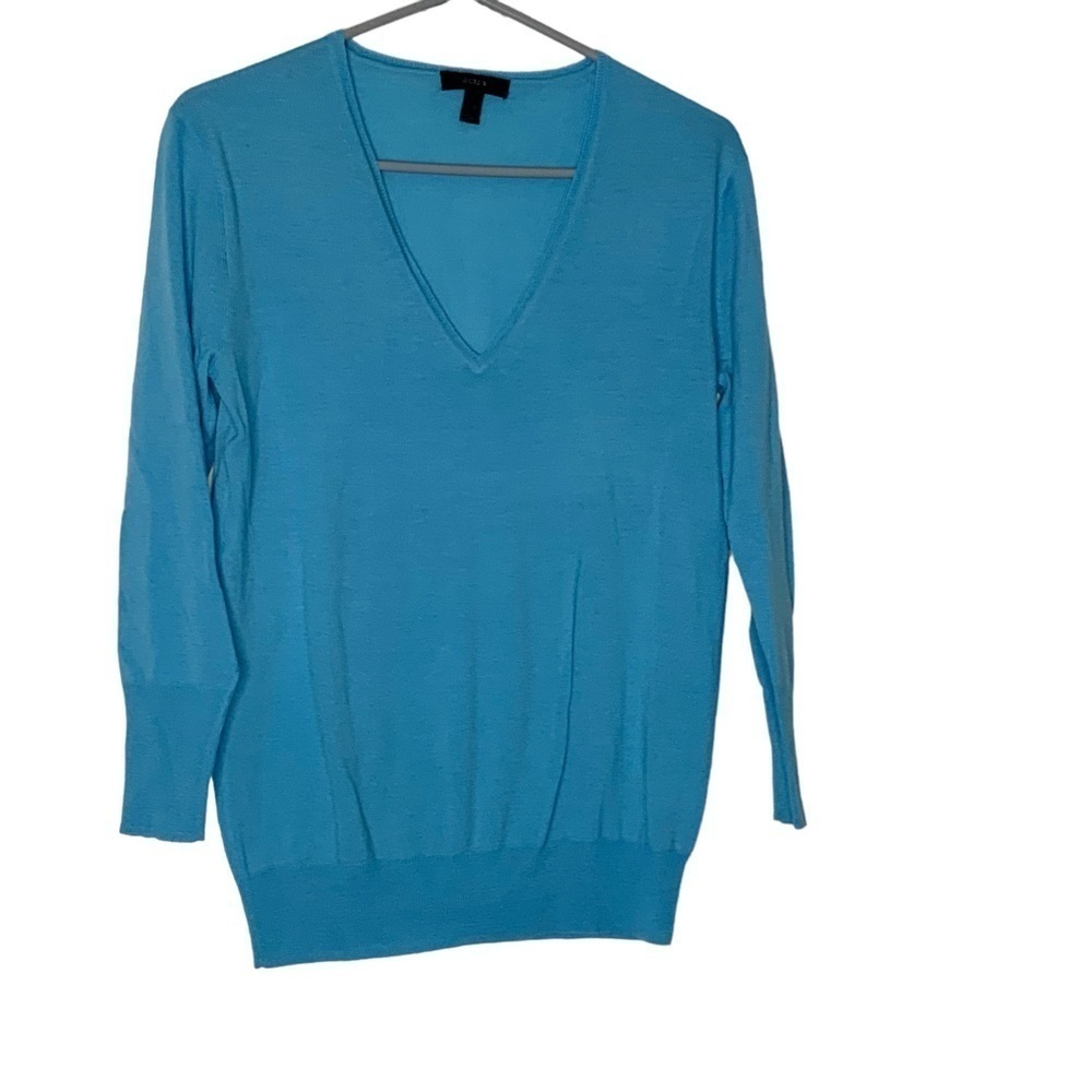 J. Crew V neck Merino wool sweater. Size XS. J7 - Picture 4 of 7